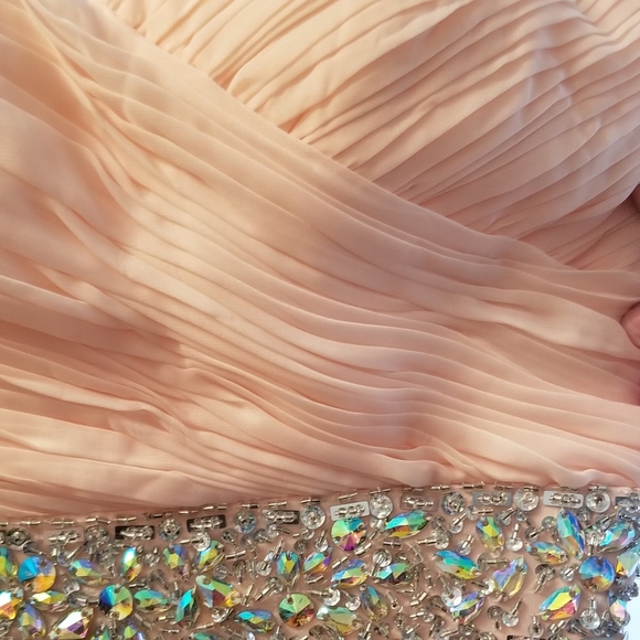 ANNYLEE XS Peachy Prom, Bridesmaid Dress with Rhinestones and Ribbon Tied Back - Picture 3 of 5